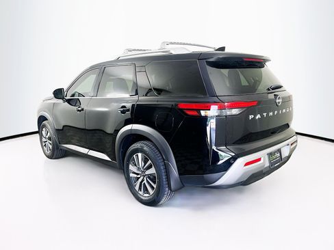 Used 2024 Nissan Pathfinder SL FWD image 5