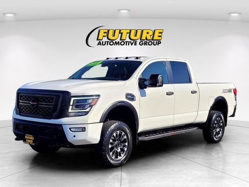 Used 2021 Nissan Titan PRO-4X w/ Pro-4x Convenience Package AWD/4WD image 8