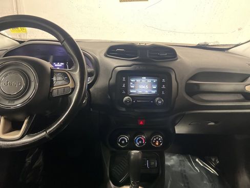 Used 2017 Jeep Renegade Latitude image 13