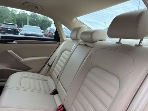 Used 2016 Volkswagen Passat 3.6 SEL Premium FWD image 15