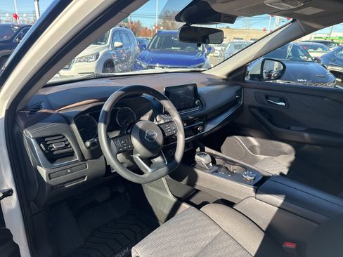 Used 2021 Nissan Rogue SV image 11