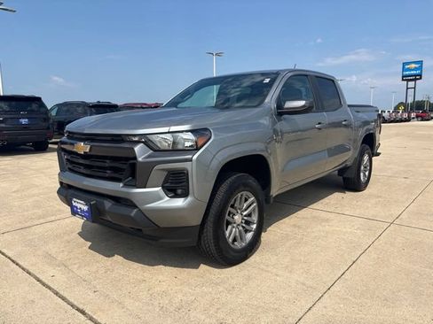 Used 2024 Chevrolet Colorado LT w/ LT Convenience Package II AWD/4WD image 5