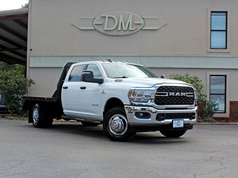 Used 2024 RAM 3500 SLT w/ Quick Order Package 2YG SLT AWD/4WD image 3