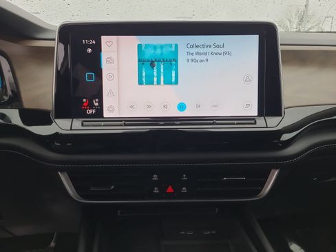 Used 2024 Volkswagen Atlas SE image 24