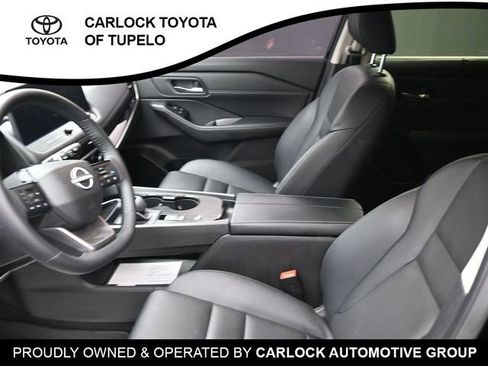 Used 2025 Nissan Rogue SL w/ SL Premium Package image 11