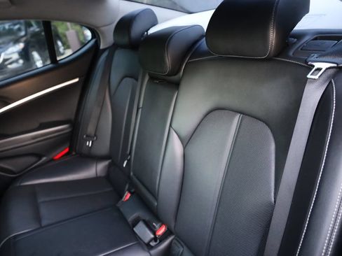 Used 2019 Genesis G70 2.0T Advanced RWD image 19