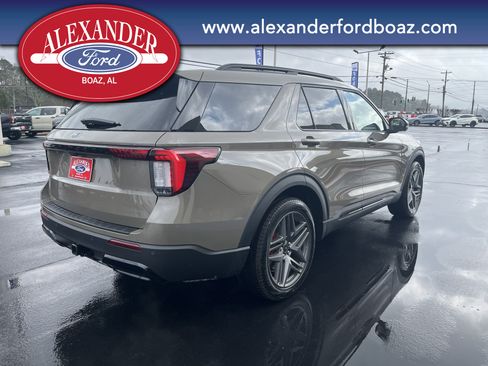 New 2026 Ford Explorer ST-Line w/ ST-Line Street Pack image 4