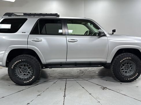 Used 2016 Toyota 4Runner SR5 image 6