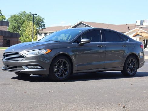 Used 2018 Ford Fusion SE w/ Equipment Group 201A FWD image 11