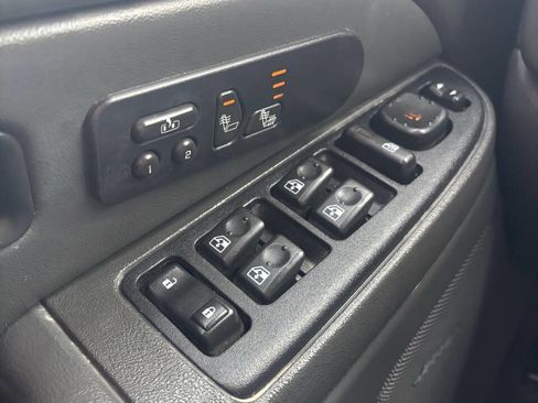 Used 2005 GMC Sierra 2500 SLT w/ Heavy-Duty Power Package image 16