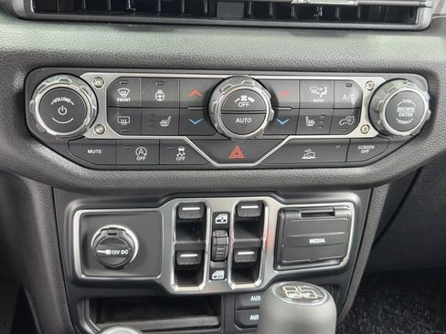 New 2026 Jeep Gladiator Sport AWD/4WD image 9
