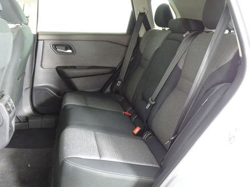 Used 2022 Nissan Rogue SV image 11