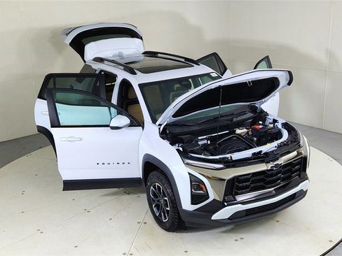 New 2026 Chevrolet Equinox ACTIV w/ Convenience Package III image 24