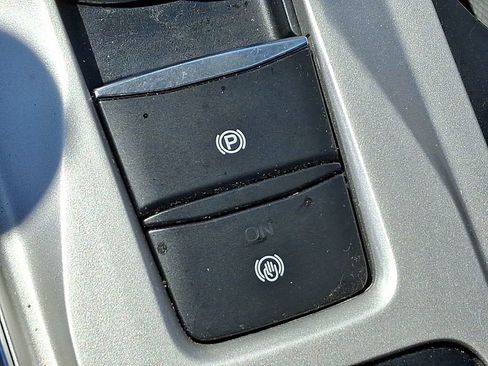 Used 2022 Ford Explorer XLT w/ Equipment Group 202A RWD image 24