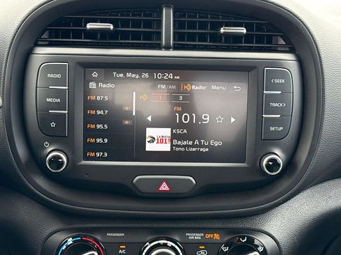 Used 2025 Kia Soul LX w/ LX Technology Package FWD image 17