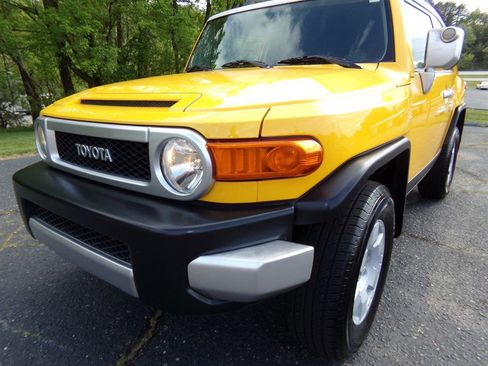 Used 2007 Toyota FJ Cruiser 4WD image 2