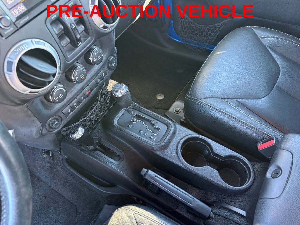 Used 2015 Jeep Wrangler Unlimited Sahara w/ Connectivity Group AWD/4WD image 21