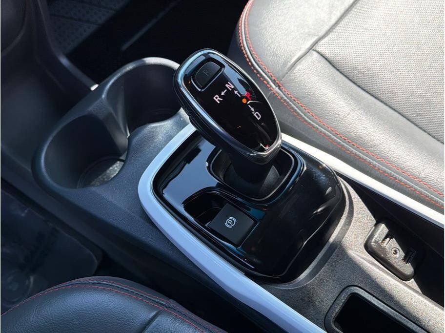 Used 2020 Chevrolet Bolt Premier w/ Infotainment Package FWD image 15