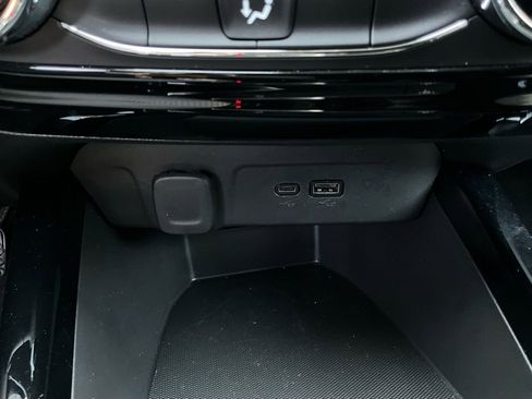 Used 2025 Chevrolet Trax LT image 23