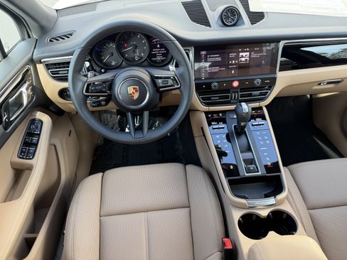 Certified 2025 Porsche Macan AWD/4WD image 16