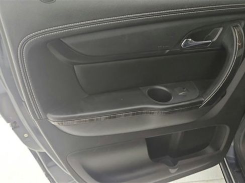 Used 2014 GMC Acadia SLT image 17