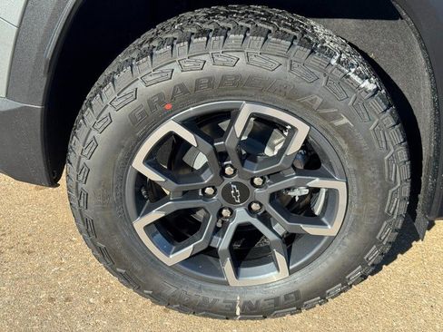 New 2026 Chevrolet Equinox ACTIV w/ Convenience Package III image 4