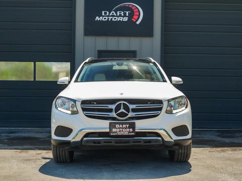 Used 2019 Mercedes-Benz GLC 300 4MATIC image 2