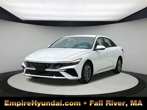 New 2024 Hyundai Elantra SEL image 1