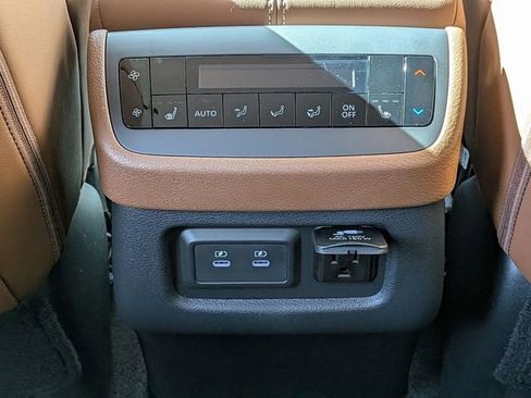 New 2026 Nissan Pathfinder Platinum image 30