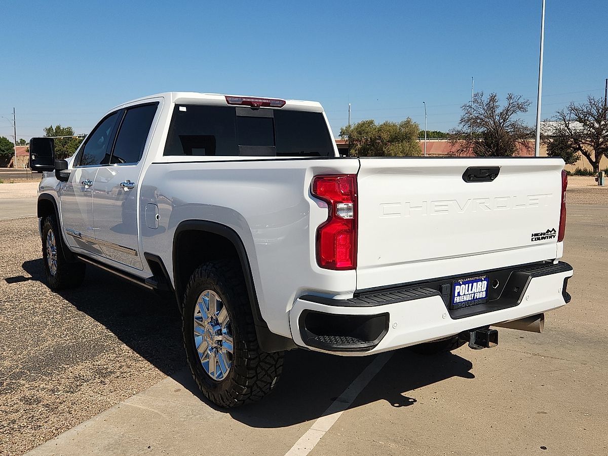 Used 2024 Chevrolet Silverado 2500 High Country w/ Technology Package AWD/4WD image 2