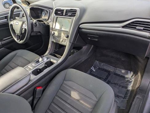 Used 2020 Ford Fusion SE FWD image 21