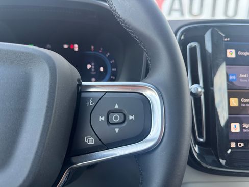 Used 2024 Volvo XC40 B5 Plus w/ Protection Package Premier image 43