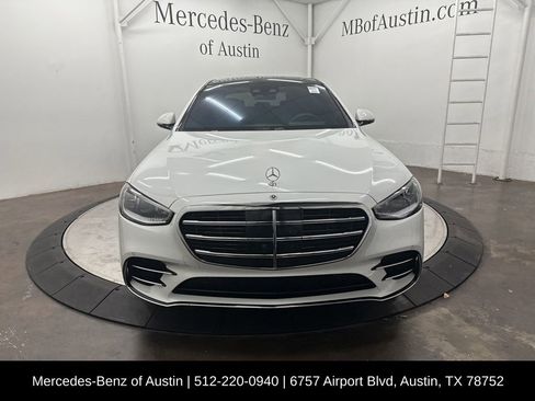 Used 2025 Mercedes-Benz S 580 4MATIC Sedan image 2