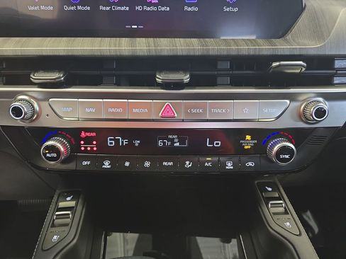 Used 2024 Kia Telluride EX w/ EX Captain's Chair Package image 23