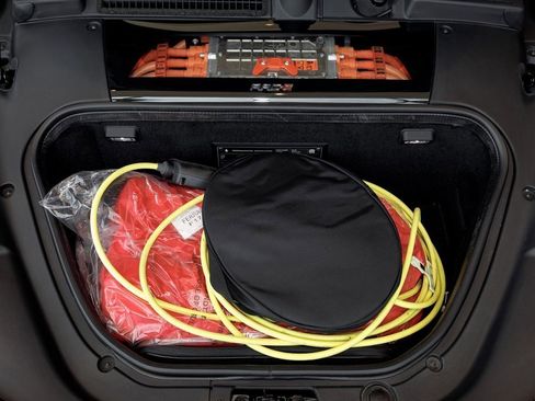 Used 2022 Ferrari SF90 Spider image 31