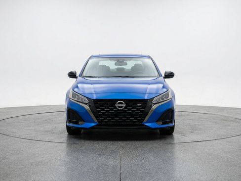 Used 2025 Nissan Altima 2.5 SR image 2