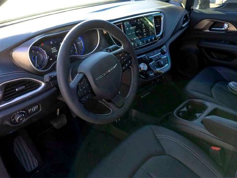 New 2026 Chrysler Pacifica Select w/ S Appearance Package image 10