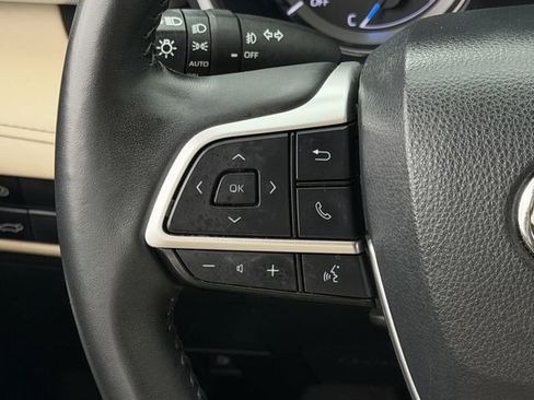 Used 2023 Toyota Highlander XLE image 14