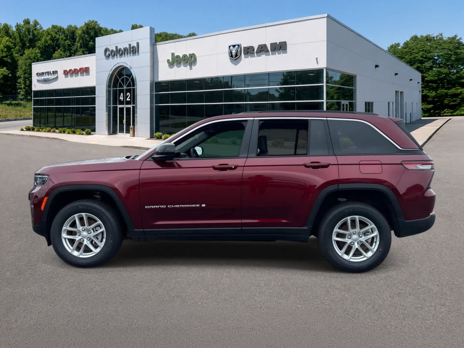 New 2026 Jeep Grand Cherokee Laredo AWD/4WD image 3