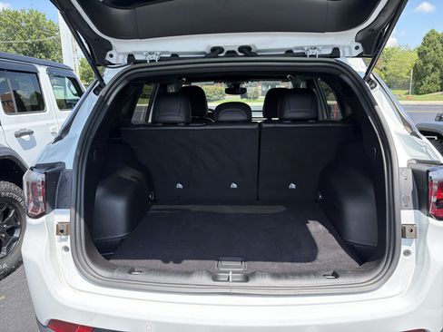 Certified 2025 Jeep Compass Limited AWD/4WD image 9