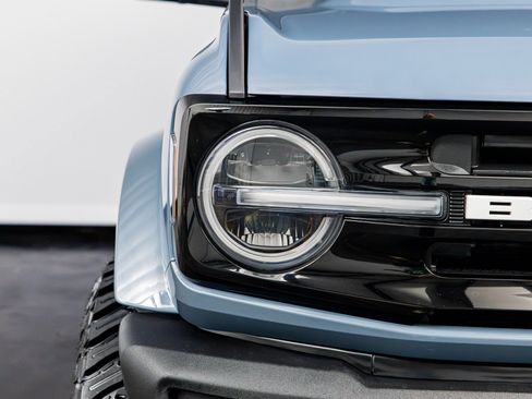 Used 2025 Ford Bronco Outer Banks AWD/4WD image 3
