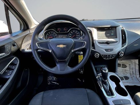 Used 2018 Chevrolet Cruze LS FWD image 8