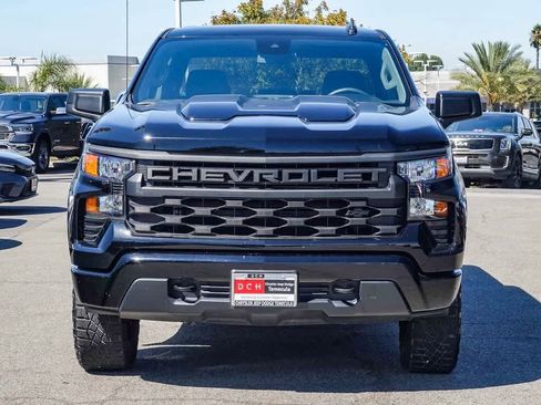 Used 2025 Chevrolet Silverado 1500 Custom Trail Boss w/ Dark Appearance Package image 2