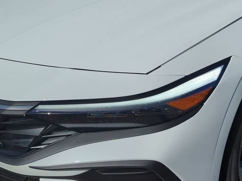 New 2026 Hyundai Elantra SE FWD image 10