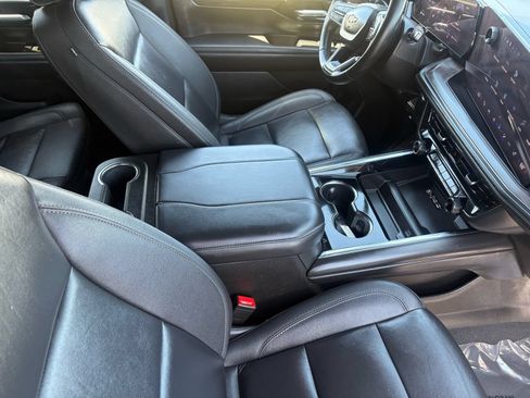 Used 2025 Chevrolet Tahoe LT RWD image 16