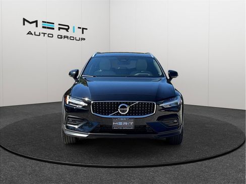 Used 2024 Volvo V60 B5 Cross Country Ultimate w/ Climate Package AWD/4WD image 3