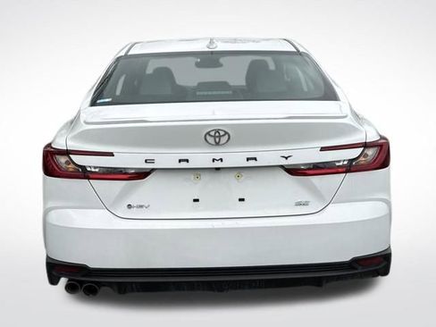 Used 2025 Toyota Camry SE image 4