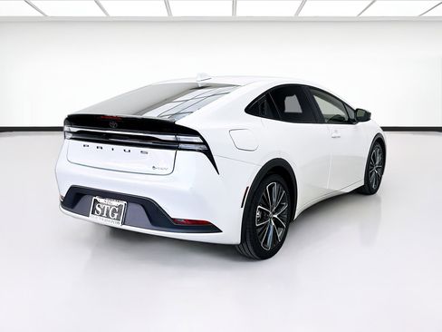 Used 2025 Toyota Prius Plug-In Hybrid FWD image 4