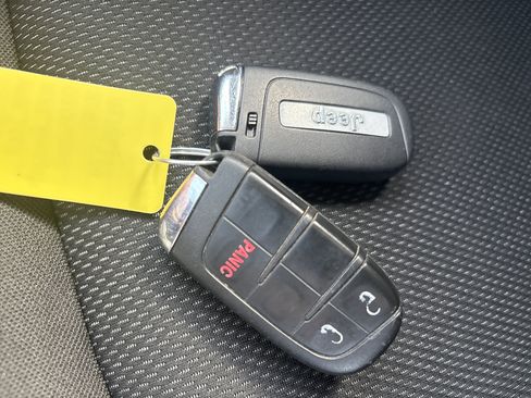 Used 2018 Jeep Renegade Sport w/ Power & Air Group image 27