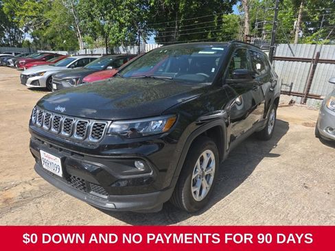 Used 2025 Jeep Compass Latitude w/ Sun & Sound Group AWD/4WD image 1